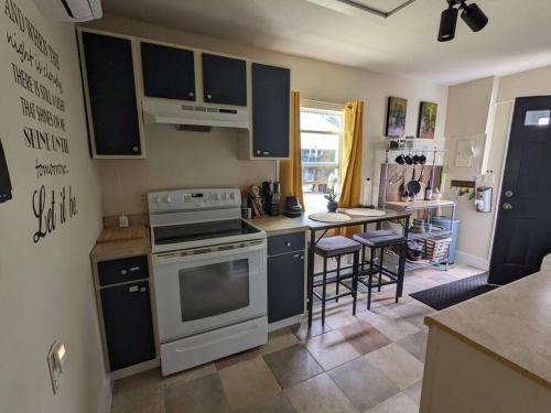 Walk to Washington Park, Pet-friendly, Backyard in Springfield, USA