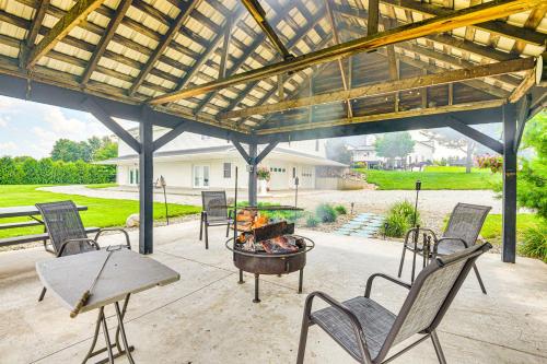 Bright Shipshewana Gem with Shuffleboard Table! in Shipshewana, USA