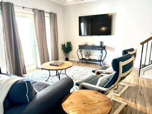 Farmhouse Coastal Townhouse- On the island! in Corpus Christi, USA
