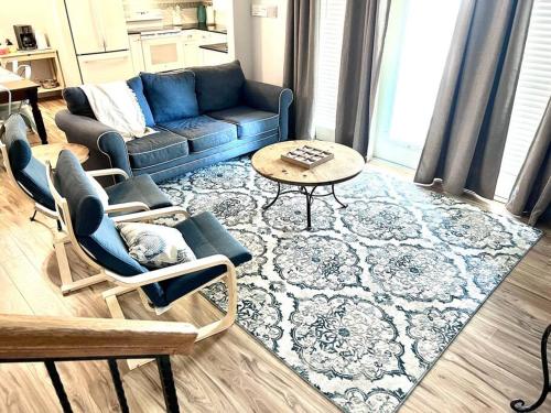 Farmhouse Coastal Townhouse- On the island! in Corpus Christi, USA