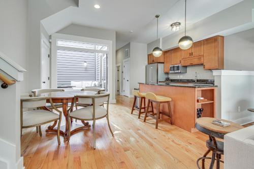 Vibrant Downtown Cincinnati Townhome with Sauna! in Cincinnati, USA