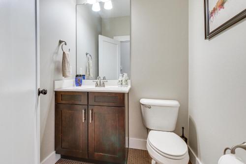 Vibrant Downtown Cincinnati Townhome with Sauna! in Cincinnati, USA