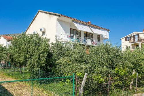 Apartments with a parking space Trogir - 9209 - image 5