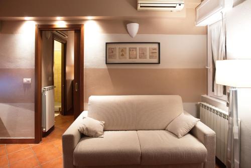 Milan Skyline Apartment - image 11