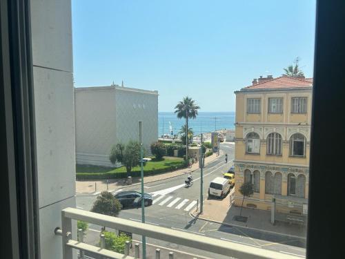 Appartement Neuf et Équipé À Deux Pas de la Mer et Face au Casino en Plein Centre 1