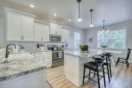 keuken, Rexburg Cottage - Brand New Neighborhood Downtown in Rexburg