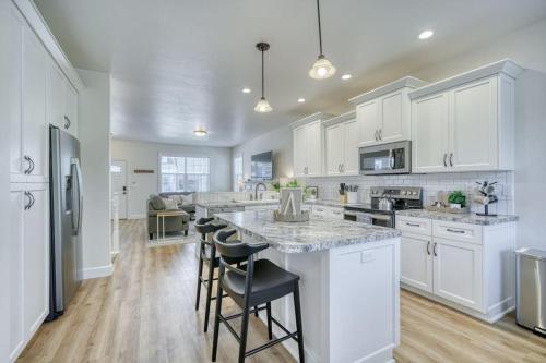 keuken, Rexburg Cottage - Brand New Neighborhood Downtown in Rexburg
