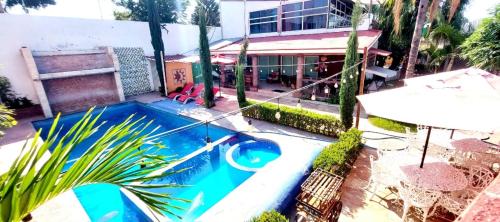 Residencia Mirenick in Cuautlixco, Mexico
