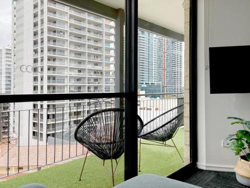 Stylish Executive City Pad w Parking and Pool, Perth, Western Australia