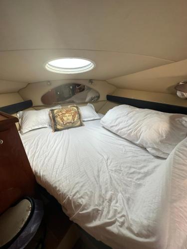 Yacht boat 2 Beds 1 Bath Dubai Eye Dubai Marina JBR, Дубай (фото 7)