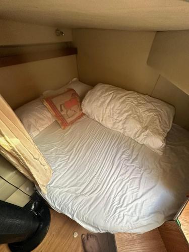 Yacht boat 2 Beds 1 Bath Dubai Eye Dubai Marina JBR, Дубай (фото 6)