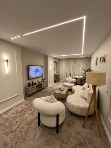 Queen of Zamalek 3BR apt - image 13