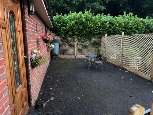 A szálláshely kívülről, Woodstock Lodge in Cannock