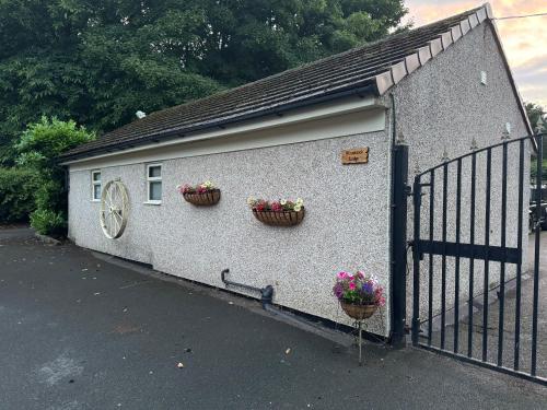 A szálláshely kívülről, Woodstock Lodge in Cannock