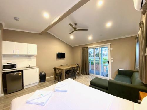 Huskisson Beach Escape  in Jervis Bay