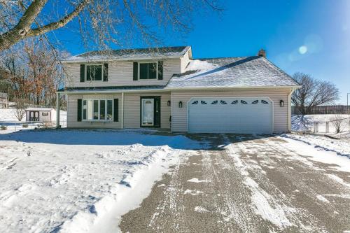 Buck Hill Ski Resort-Game Room-Huge Backyard in Burnsville, USA