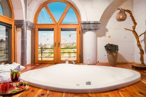 Mediu înconjurător, Moonstone in Cappadocia in Uchisar