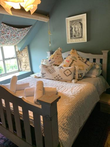 Stylish 3 bed Cotswold cottage with stunning views