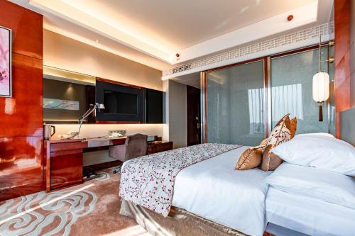 Executive King Room image 4