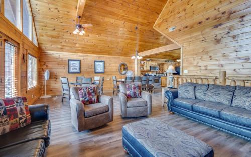 Heavenly Escape Crossing Resort Cabin with HOA Outdoor Swimming Pool Hot Tub Arcade Games and More - image 11