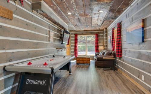 Hand Hewn Hideaway Stunning Gatlinburg Cabin with Hot Tub Table Games and Outdoor Oasis - image 10