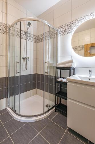 Deluxe One-Bedroom Apartment with City View