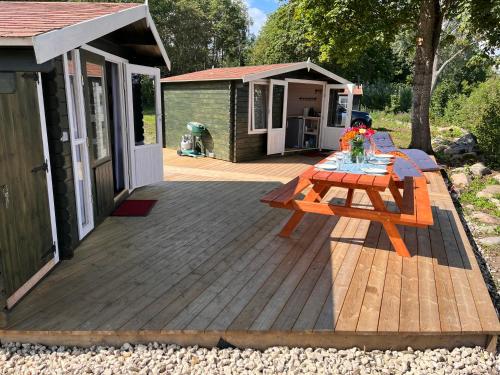 Iekārtas, Suure-Kuuse kämpingud otse järve kaldal (Suure-Kuuse kampingud otse jarve kaldal) in Valma