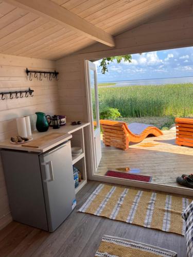 Suure-Kuuse kämpingud otse järve kaldal (Suure-Kuuse kampingud otse jarve kaldal) in Valma
