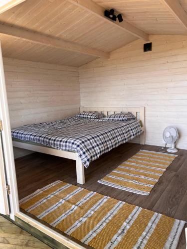 Suure-Kuuse kämpingud otse järve kaldal (Suure-Kuuse kampingud otse jarve kaldal) in Valma