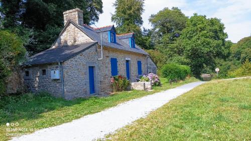 Apkārtne, Chez Merlyn in Locarn