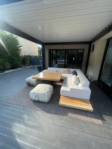 Удобства, Villa avec piscine 35 min de Paris in Етоал