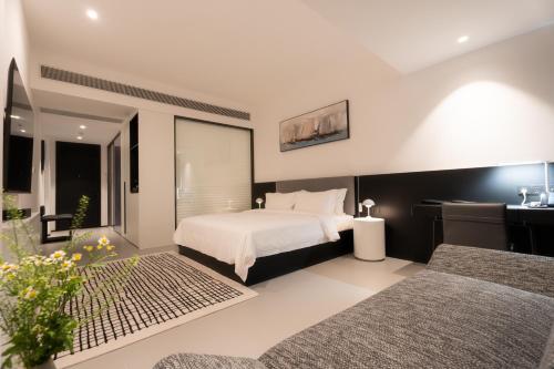 Superior Queen Room image 10