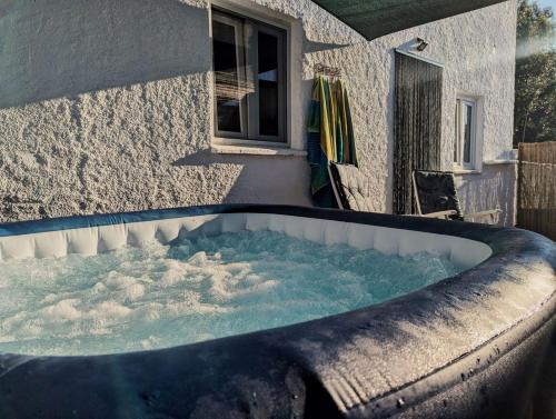 อ่างแช่น้ำร้อน, CASA CURRAL do Porco in ตาบัว