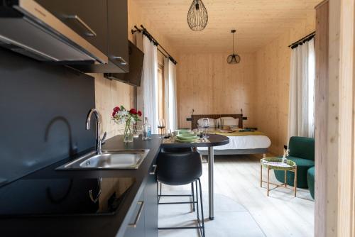Konyha, LES ECOLODGES de la Résidence Sophia (LES ECOLODGES de la Residence Sophia) in Bonifacio