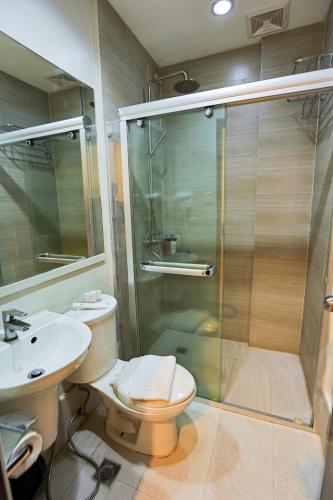 Superior Twin Room image 4