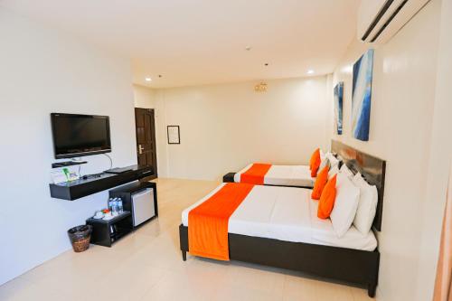 Family Room image 1