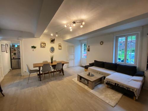 Maison familiale avec piscine, proche des plages du débarquement gîte à louer Ryes