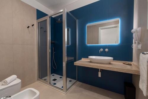Deluxe Double Room image 7