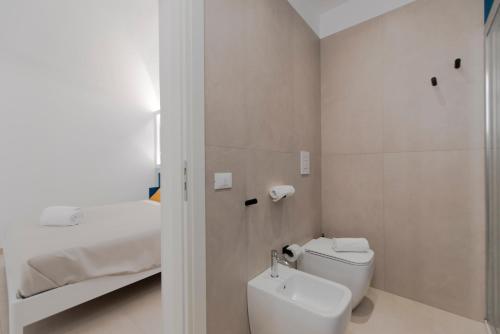 Deluxe Double Room image 6