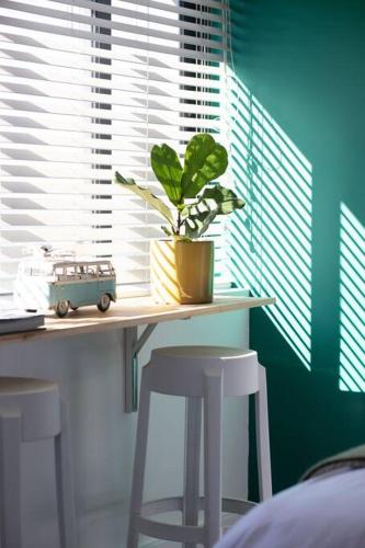 Hermanus Waterfront, Sea View Apartment with Balcony