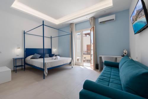 Deluxe Quadruple Room image 9