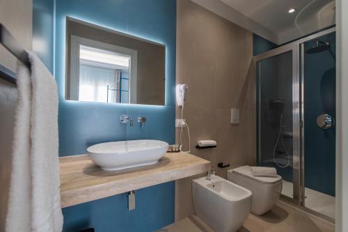 Deluxe Double Room image 10
