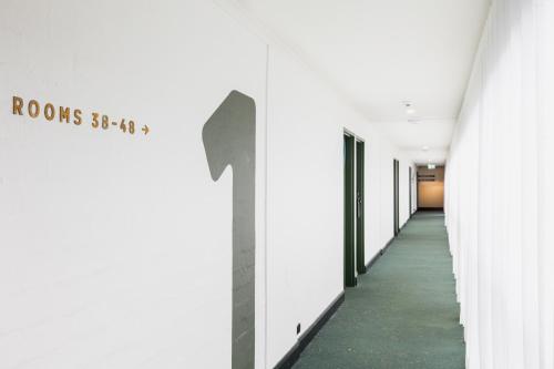 Queen Room with Balcony image 3