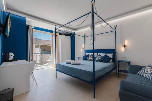 Deluxe Triple Room image 3
