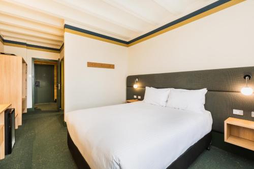 Statesman Hotel - Accommodation - Canberra