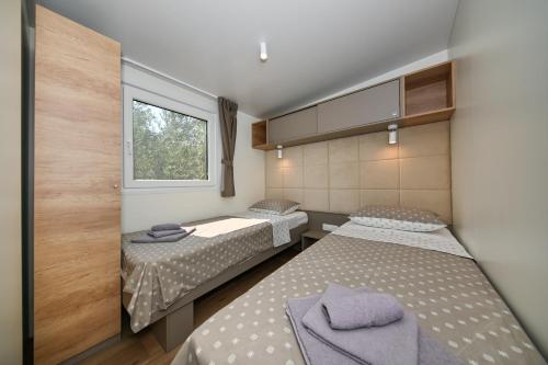 Mobile Home image 10