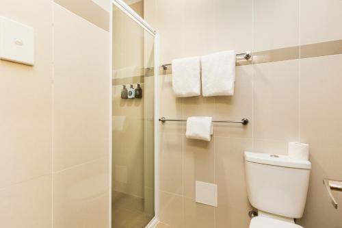 Upper House Queen Room image 9