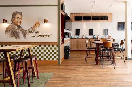 Statesman Hotel - image 4