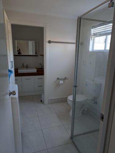 Behind the hedge in เทนเทอร์ฟิวด์