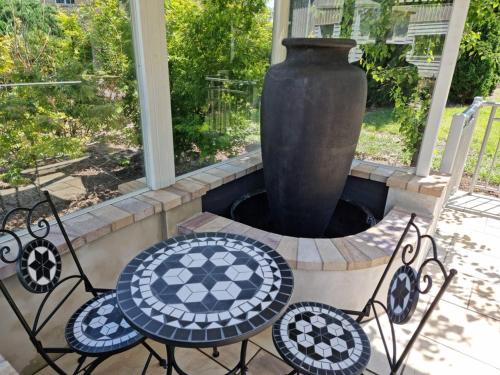 Behind the hedge in เทนเทอร์ฟิวด์